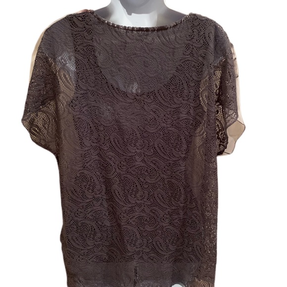 One‎ World Top with overlay - Picture 5 of 8